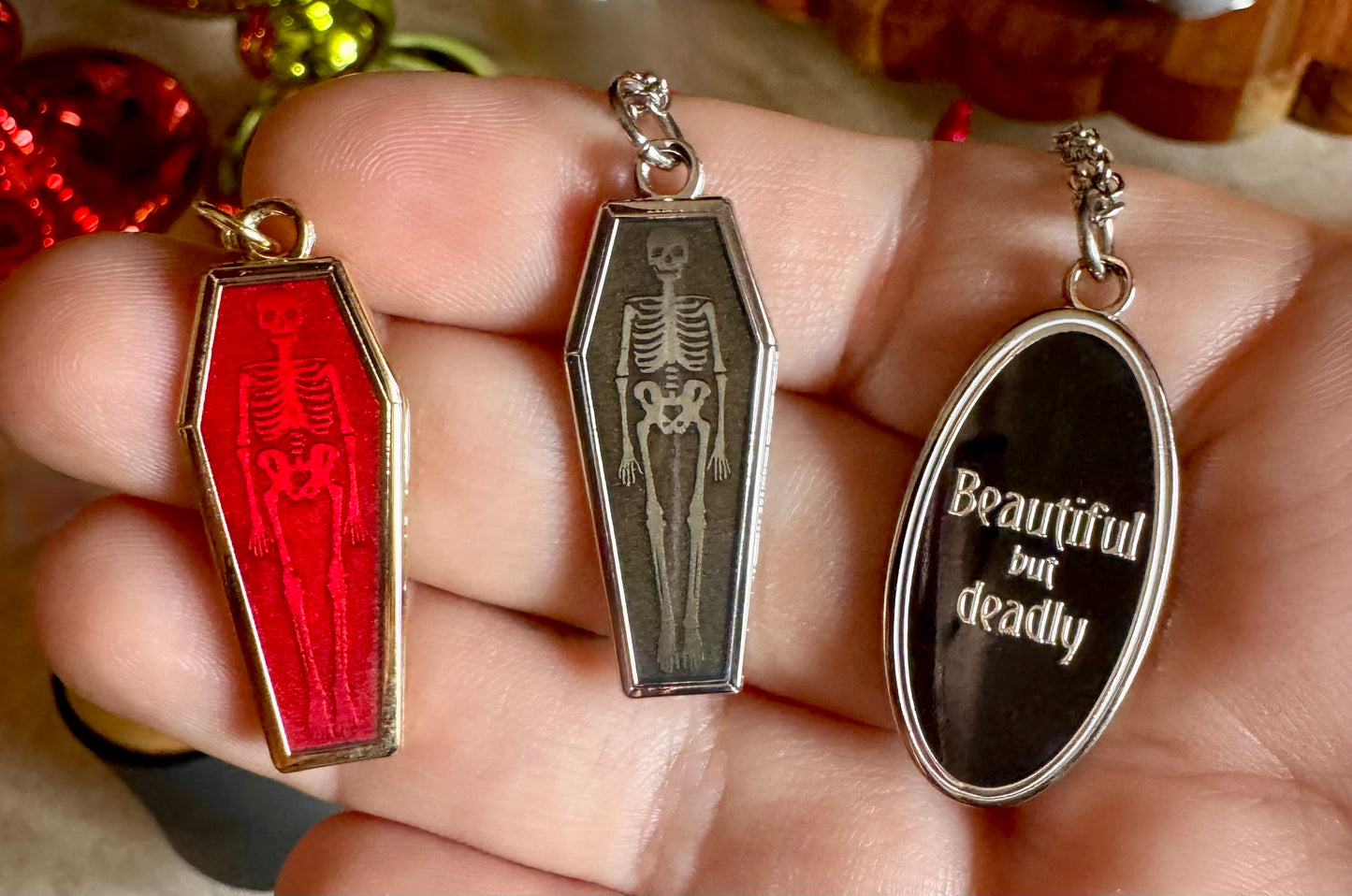 Two sided reversible necklaces